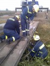 Bau einer Landbrücke durch die Fachgruppe Wassergefahren